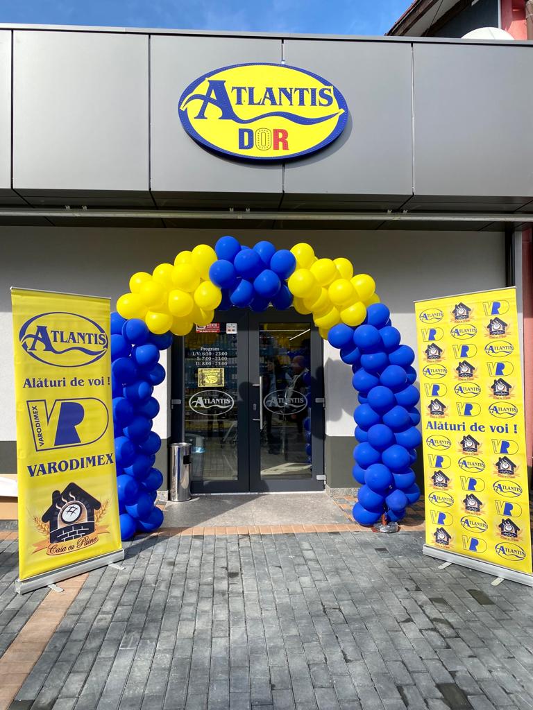 Intrarea magazinului Atlantis DOR la deschidere